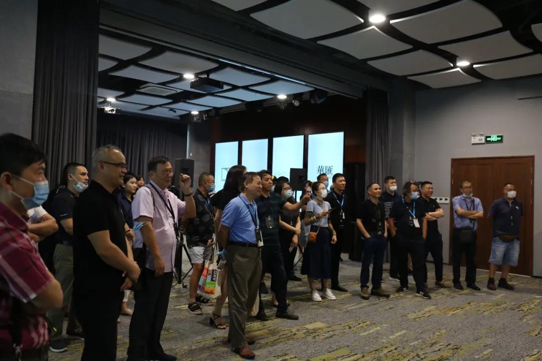 华汇教育培训中心授牌仪式完美落幕，行业精英齐聚一堂，畅谈未来！