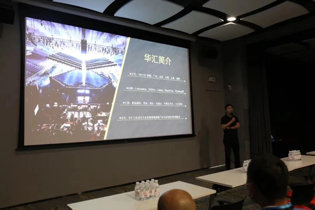 华汇教育培训中心授牌仪式完美落幕，行业精英齐聚一堂，畅谈未来！