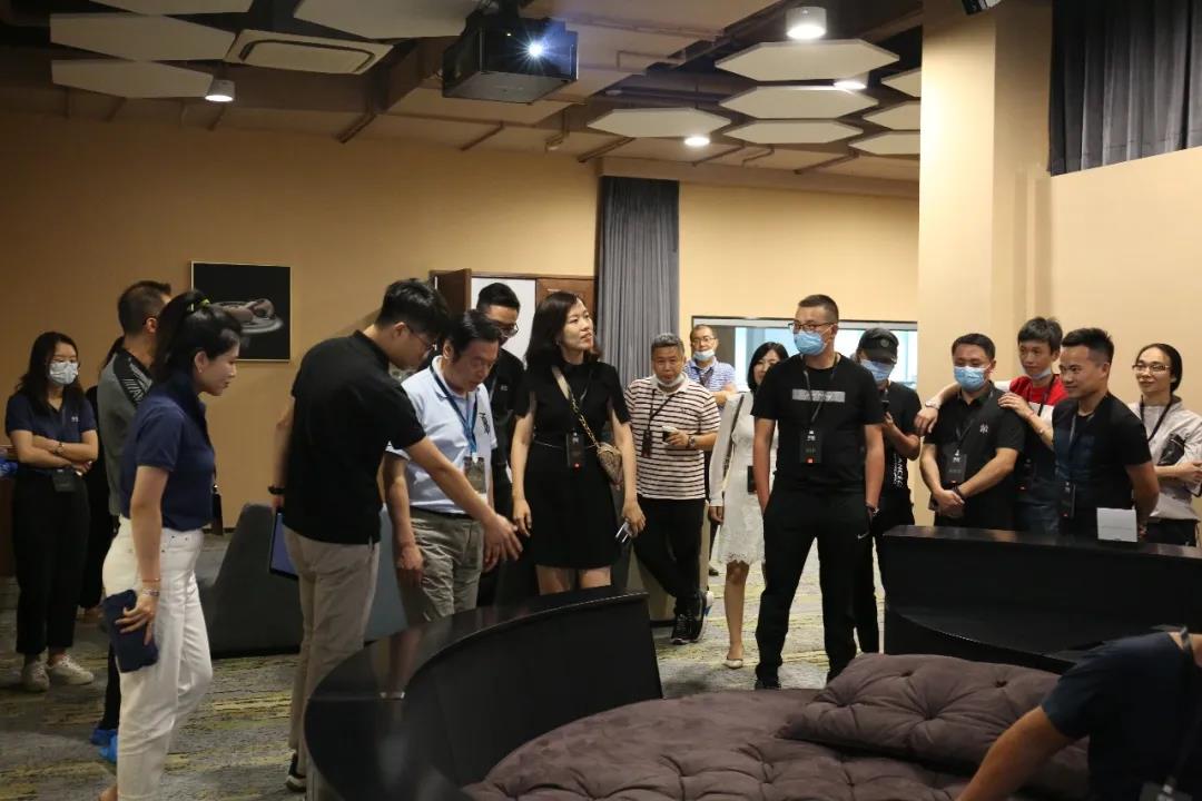 华汇教育培训中心授牌仪式完美落幕，行业精英齐聚一堂，畅谈未来！