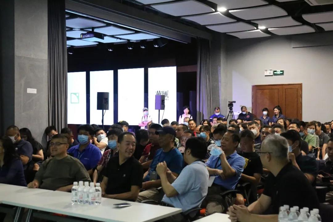 华汇教育培训中心授牌仪式完美落幕，行业精英齐聚一堂，畅谈未来！