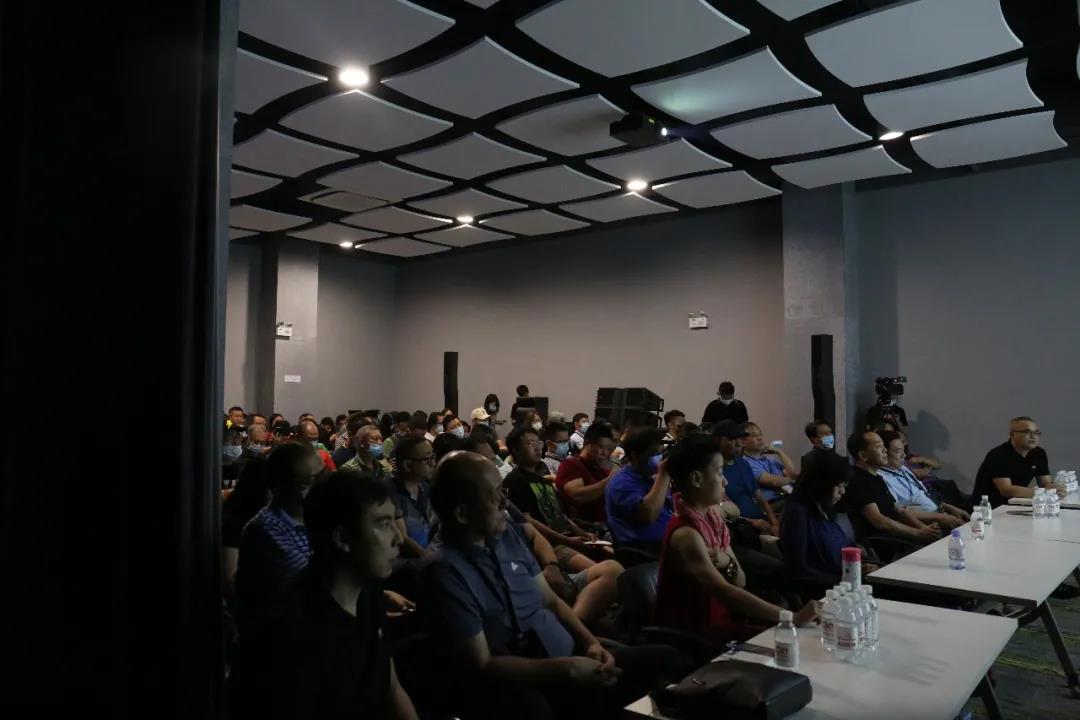 华汇教育培训中心授牌仪式完美落幕，行业精英齐聚一堂，畅谈未来！